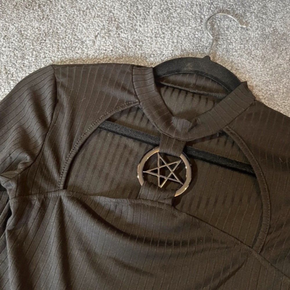 Long sleeve gothic crop top black color with pentagram - Picture 5 of 7